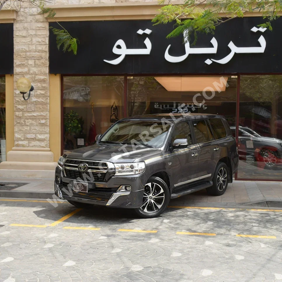 Toyota  Land Cruiser  VXR  2021  Automatic  160,535 Km  8 Cylinder  Four Wheel Drive (4WD)  SUV  Gray