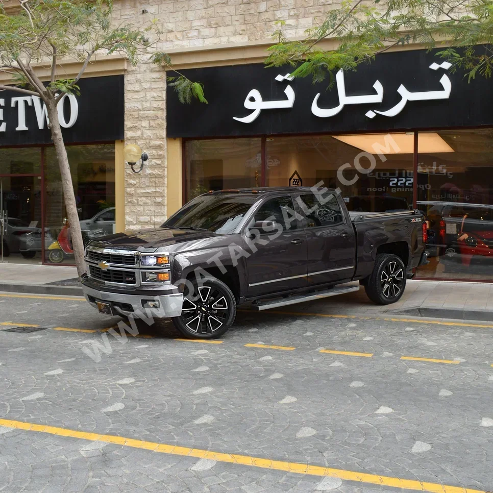شفروليه  سلفرادو  زد 71  2015  اوتوماتيك  216,157 كم  8 سلندر  دفع رباعي  بيكب  رمادي