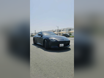 نيسان  زد  370  2023  اوتوماتيك  91,000 كم  6 سلندر  دفع خلفي  كوبيه \ سبورت  أسود