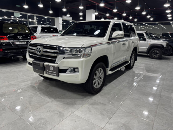 Toyota  Land Cruiser  GXR  2016  Automatic  188,000 Km  6 Cylinder  Four Wheel Drive (4WD)  SUV  White
