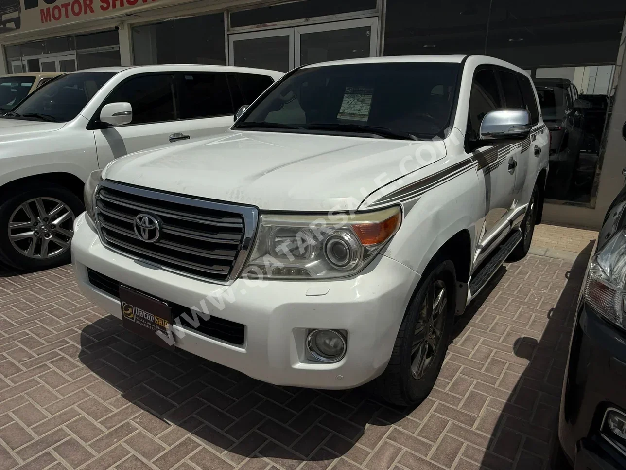 Toyota  Land Cruiser  GXR  2015  Automatic  350,000 Km  8 Cylinder  Four Wheel Drive (4WD)  SUV  White