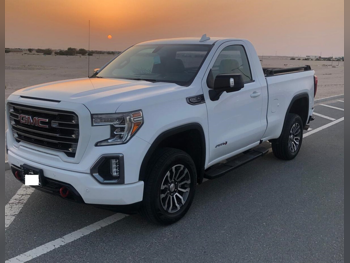 GMC  Sierra  AT4  2020  Automatic  180,000 Km  8 Cylinder  Four Wheel Drive (4WD)  Pick Up  White
