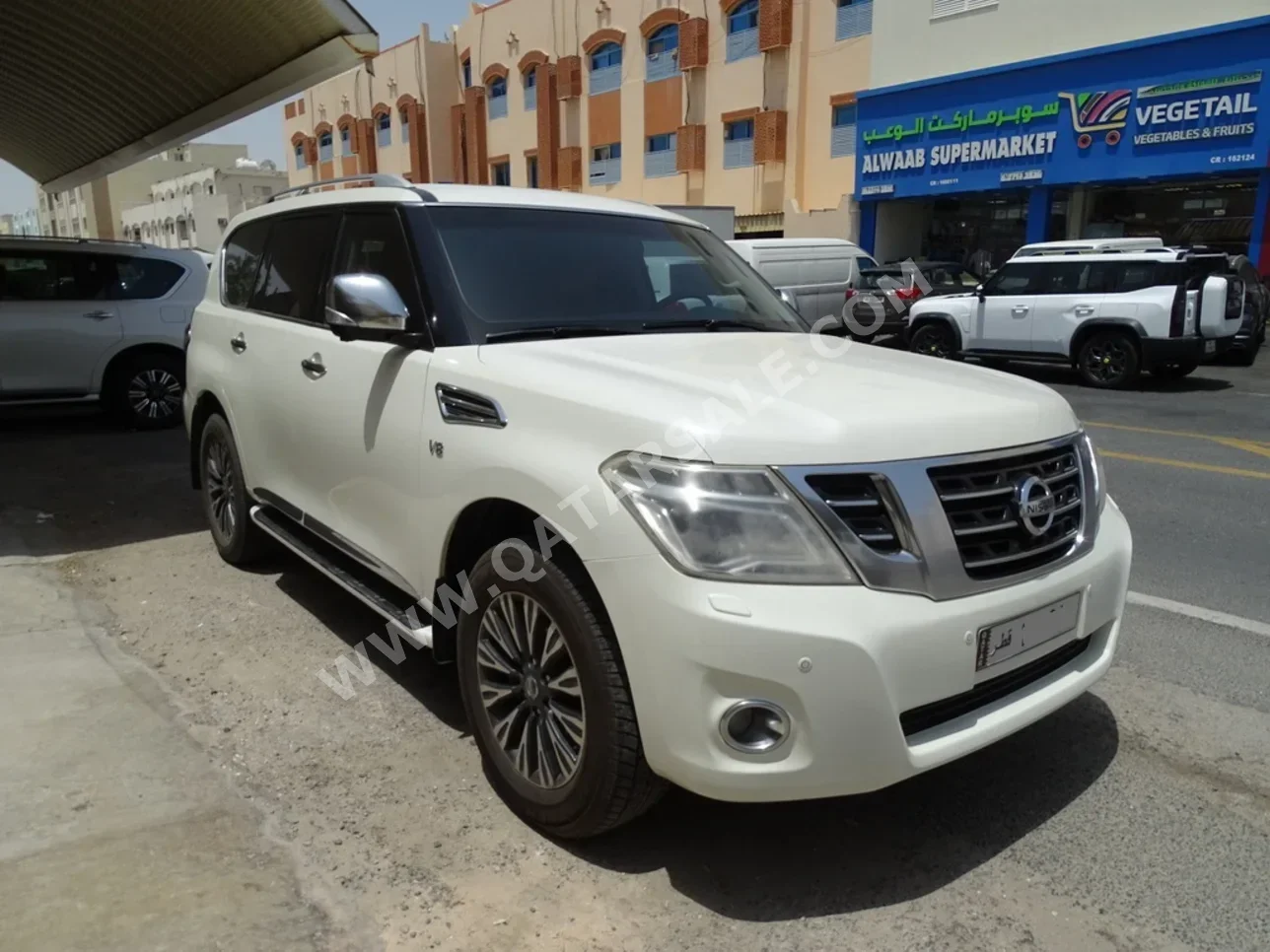 Nissan  Patrol  Platinum  2014  Automatic  230,000 Km  8 Cylinder  Four Wheel Drive (4WD)  SUV  White