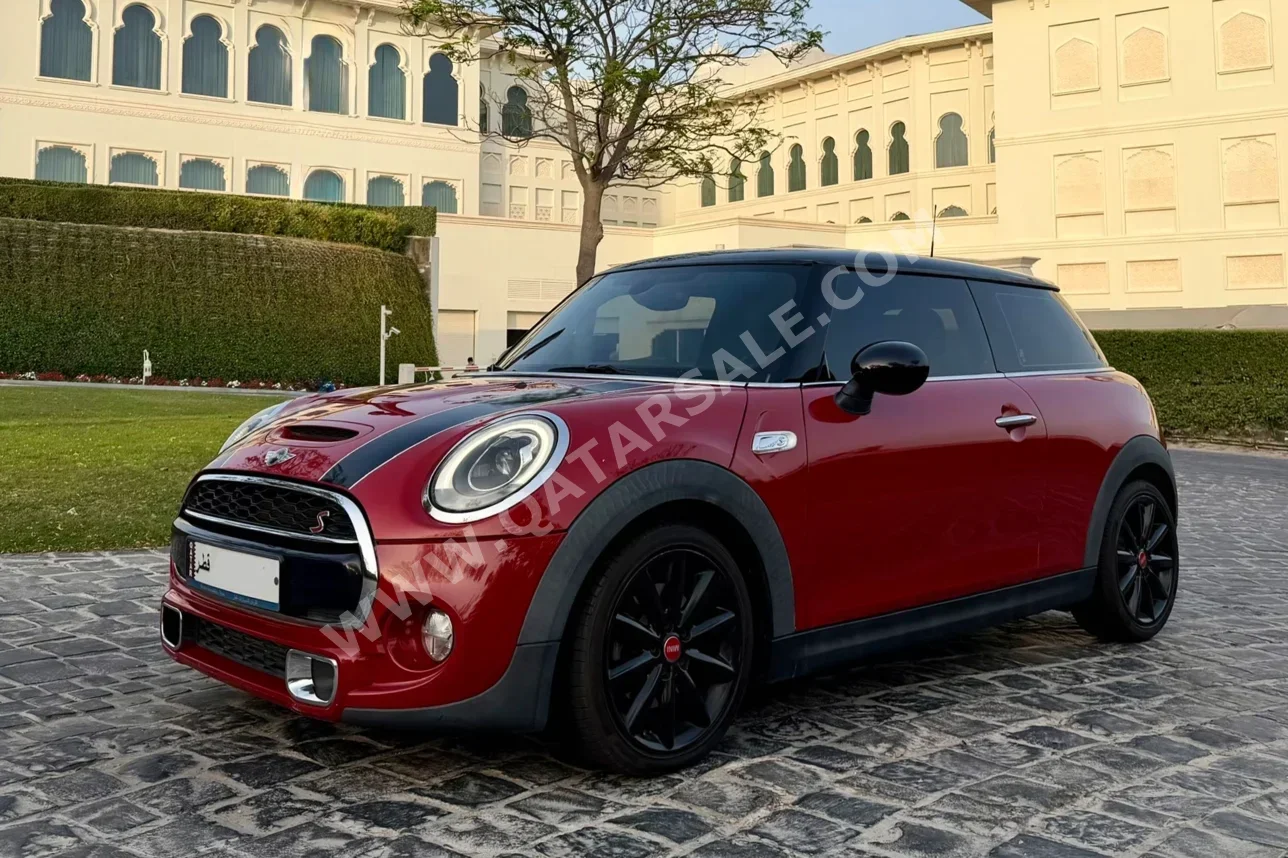 Mini Cooper S 2016 Automatic 110,000 Km 4 Cylinder Front Wheel Drive (FWD) Hatchback Red