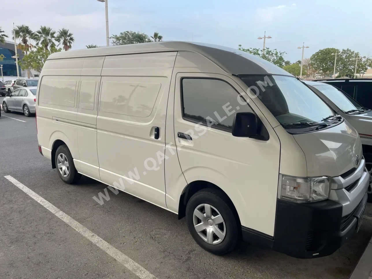 Toyota Hiace 2023 Manual 36,000 Km 4 Cylinder Rear Wheel Drive (RWD) Van / Bus White With Warranty