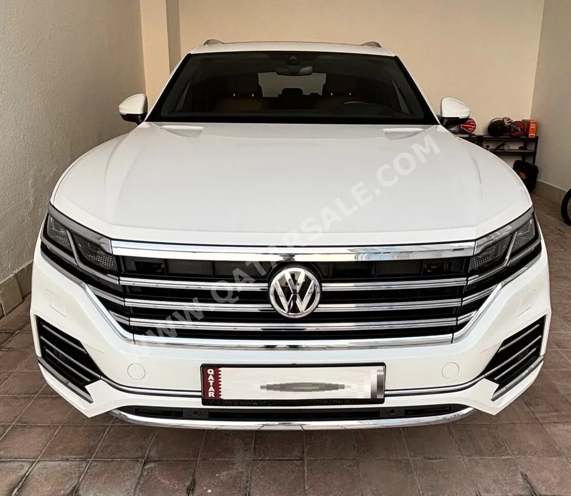 Volkswagen  Touareg  Highline plus  2020  Automatic  82,000 Km  6 Cylinder  All Wheel Drive (AWD)  SUV  White