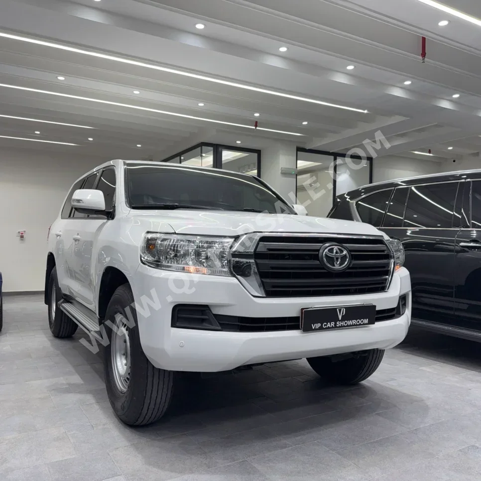 Toyota  Land Cruiser  GX  2017  Automatic  310,000 Km  6 Cylinder  Four Wheel Drive (4WD)  SUV  White