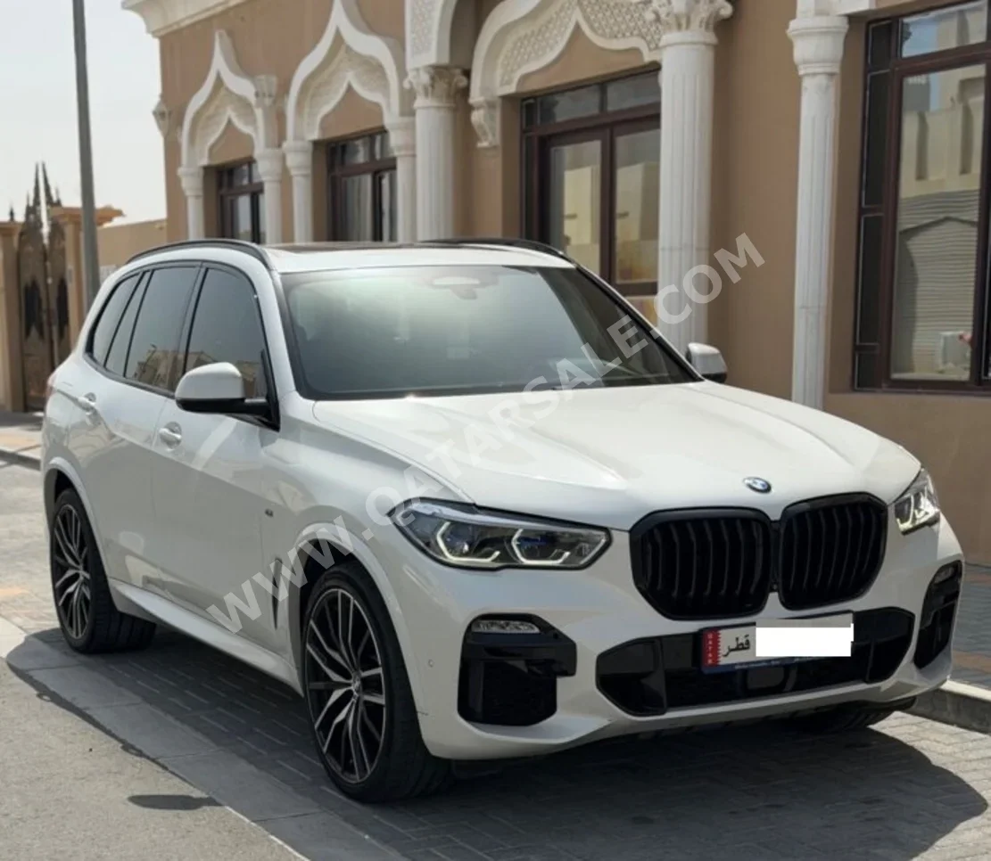 بي ام دبليو  الفئة - اكس  اكس 5 ام 50 اي  2021  اوتوماتيك  54,000 كم  8 سلندر  دفع رباعي  اس يو في  أبيض  تحت الضمان