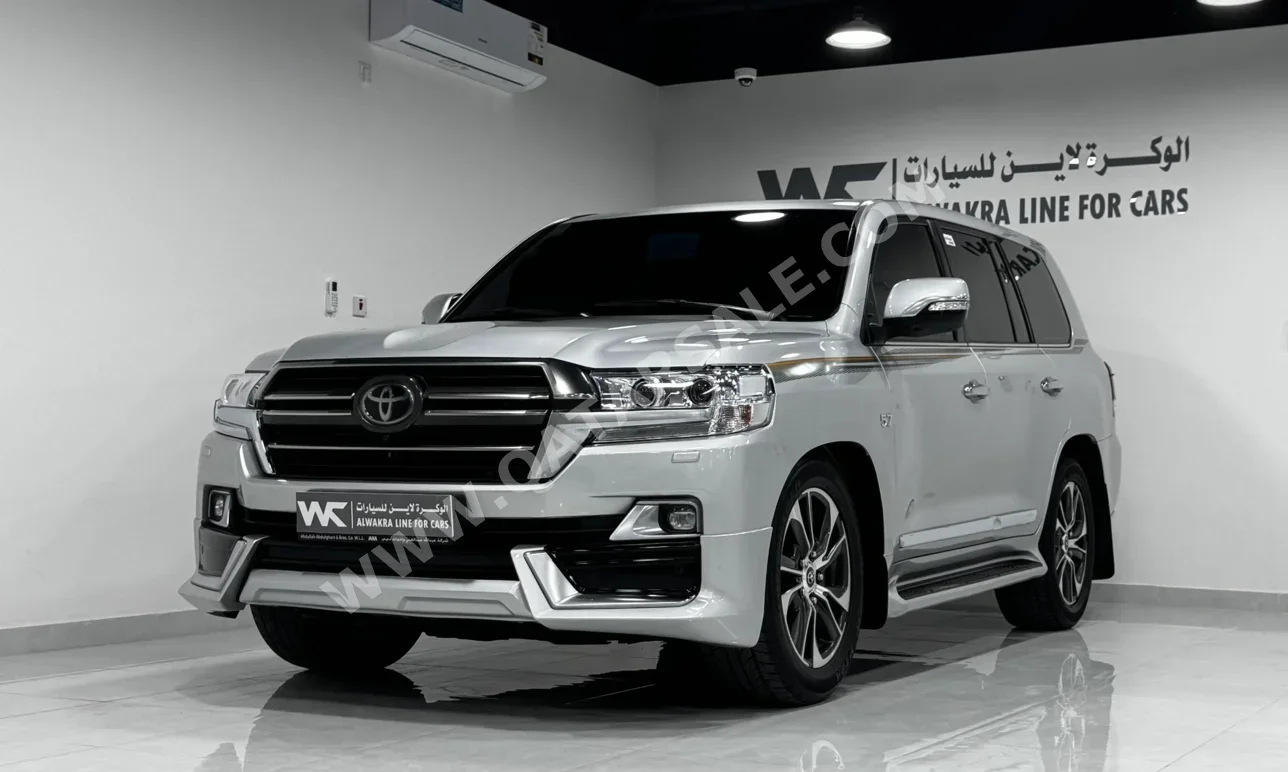 Toyota Land Cruiser VXS 2016 Automatic 309,000 Km 8 Cylinder Four Wheel Drive (4WD) SUV Silver