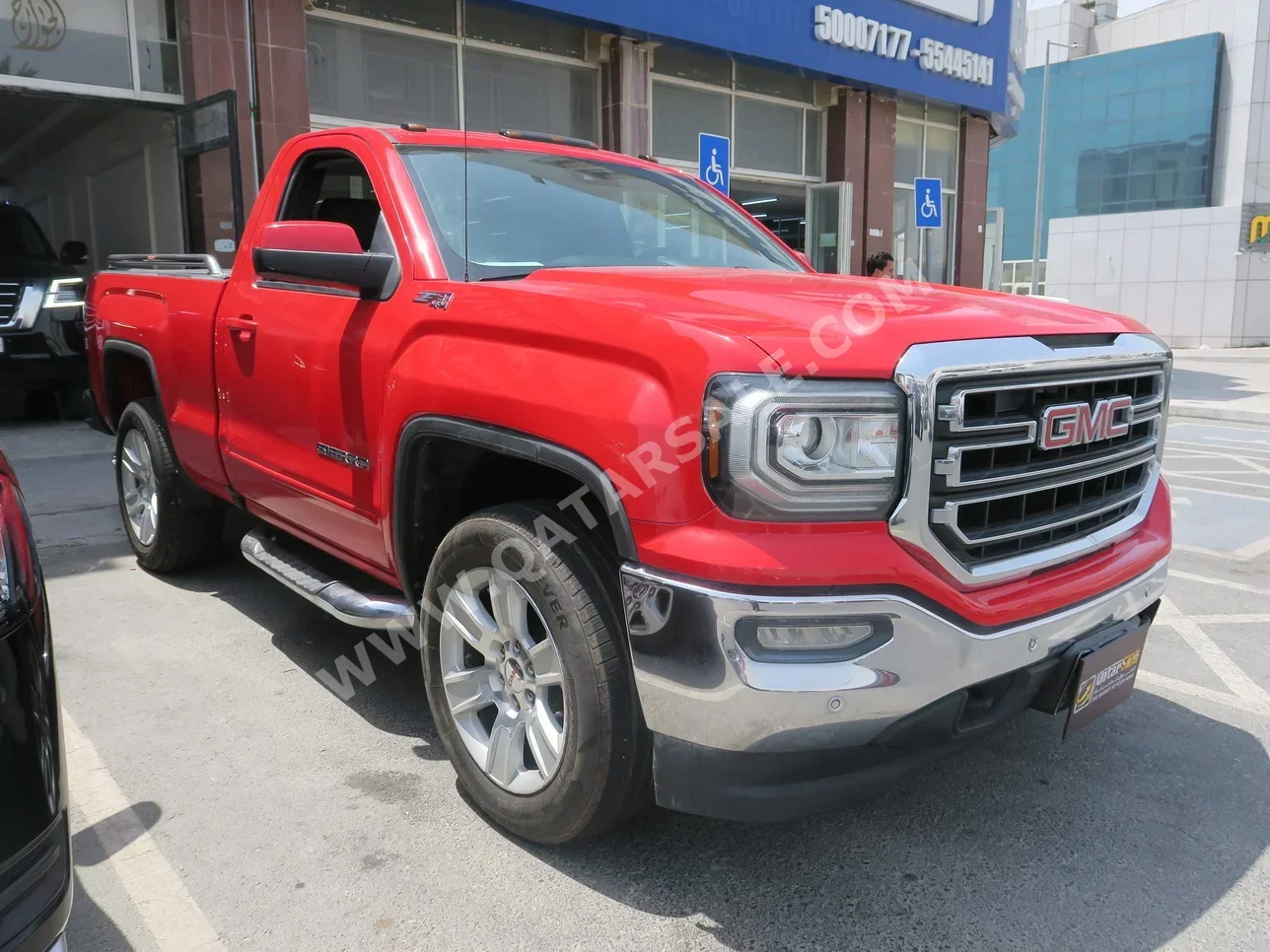 GMC  Sierra  1500  2016  Automatic  175,000 Km  8 Cylinder  Four Wheel Drive (4WD)  Pick Up  Red