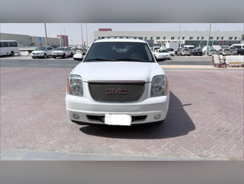 GMC  Yukon  2014  Automatic  435,000 Km  8 Cylinder  Four Wheel Drive (4WD)  SUV  White