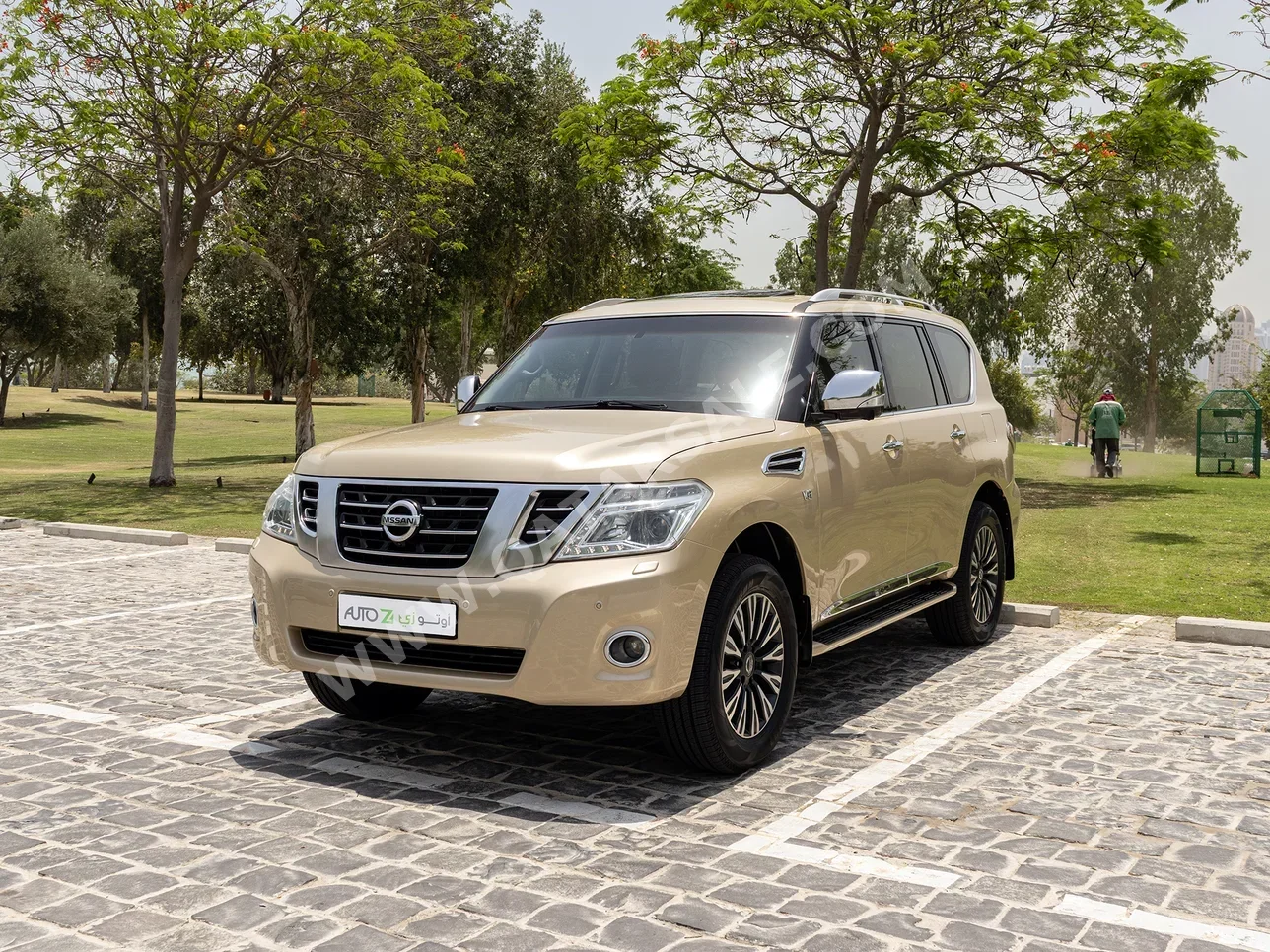 Nissan  Patrol  Platinum  2015  Automatic  135,000 Km  8 Cylinder  Four Wheel Drive (4WD)  SUV  Beige