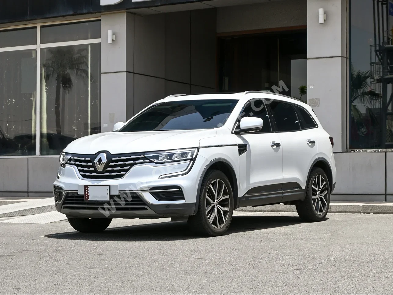 Renault  Koleos  2024  Automatic  13,000 Km  4 Cylinder  Rear Wheel Drive (RWD)  SUV  White  With Warranty