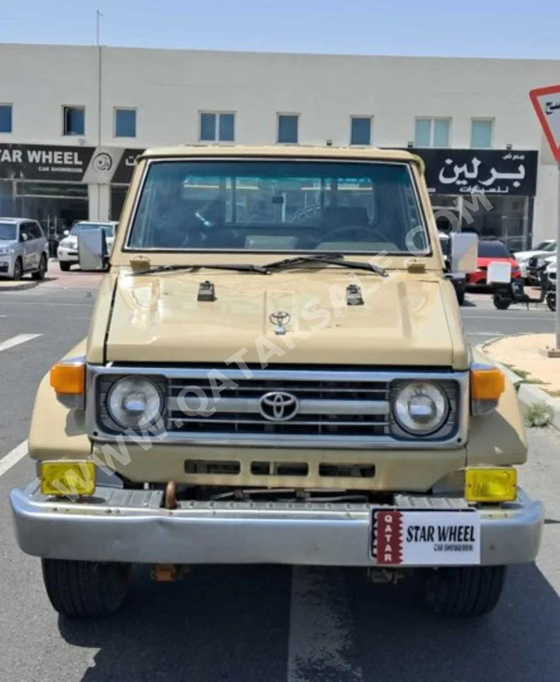 Toyota  Land Cruiser  LX  1998  Manual  379,000 Km  6 Cylinder  Four Wheel Drive (4WD)  Pick Up  Beige