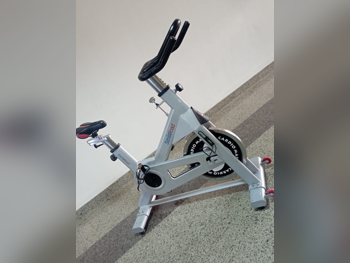 أجهزة اللياقة البدنية - دراجات التمرين