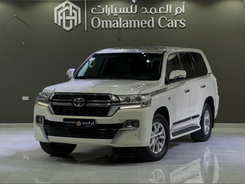 Toyota  Land Cruiser  VXR  2016  Automatic  269,000 Km  8 Cylinder  Four Wheel Drive (4WD)  SUV  White