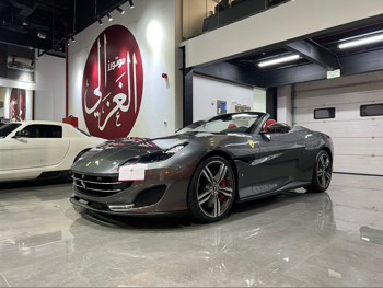 Ferrari  Portofino  2019  Automatic  34,000 Km  8 Cylinder  Rear Wheel Drive (RWD)  Convertible  Gray