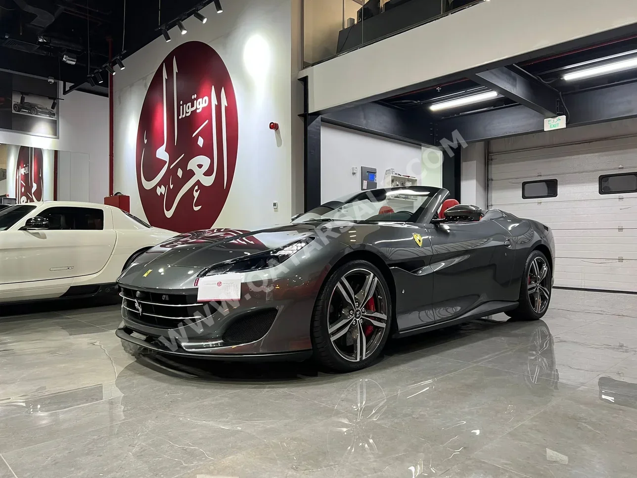 Ferrari  Portofino  2019  Automatic  34,000 Km  8 Cylinder  Rear Wheel Drive (RWD)  Convertible  Gray