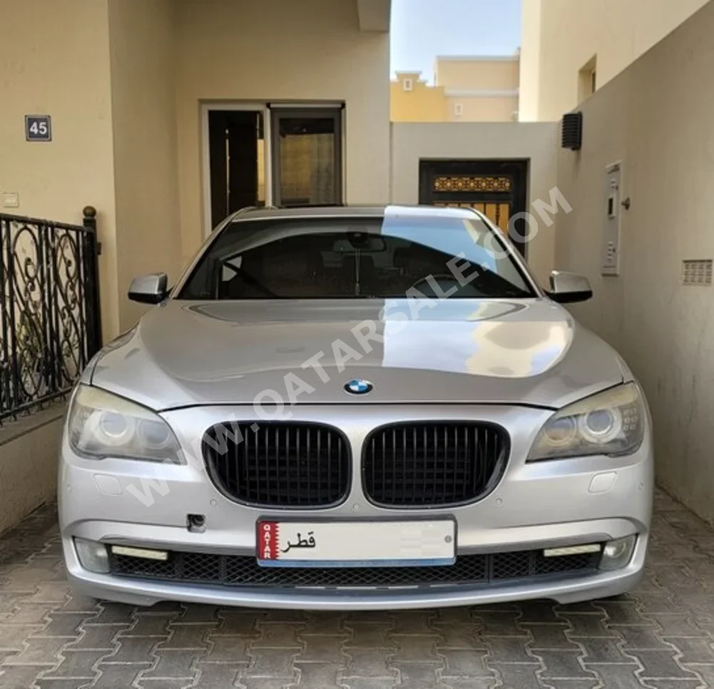 بي ام دبليو  الفئة - السابعة  740 Li  2012  اوتوماتيك  180,000 كم  6 سلندر  دفع خلفي  سيدان  فضي
