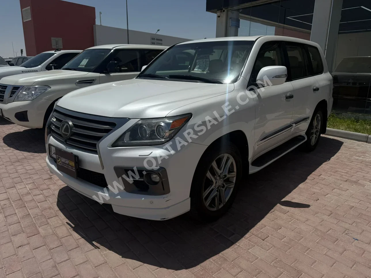 لكزس  ال اكس  570 اس  2014  اوتوماتيك  270,000 كم  8 سلندر  دفع رباعي  اس يو في  أبيض