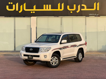 Toyota  Land Cruiser  GX  2013  Automatic  320,000 Km  6 Cylinder  Four Wheel Drive (4WD)  SUV  White