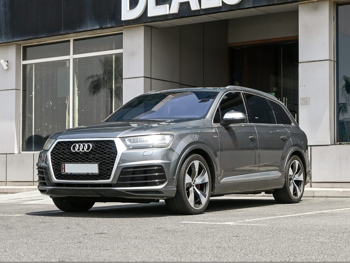 Audi  Q7  45 TFSI Quattro  2016  Automatic  238,000 Km  6 Cylinder  All Wheel Drive (AWD)  SUV  Gray