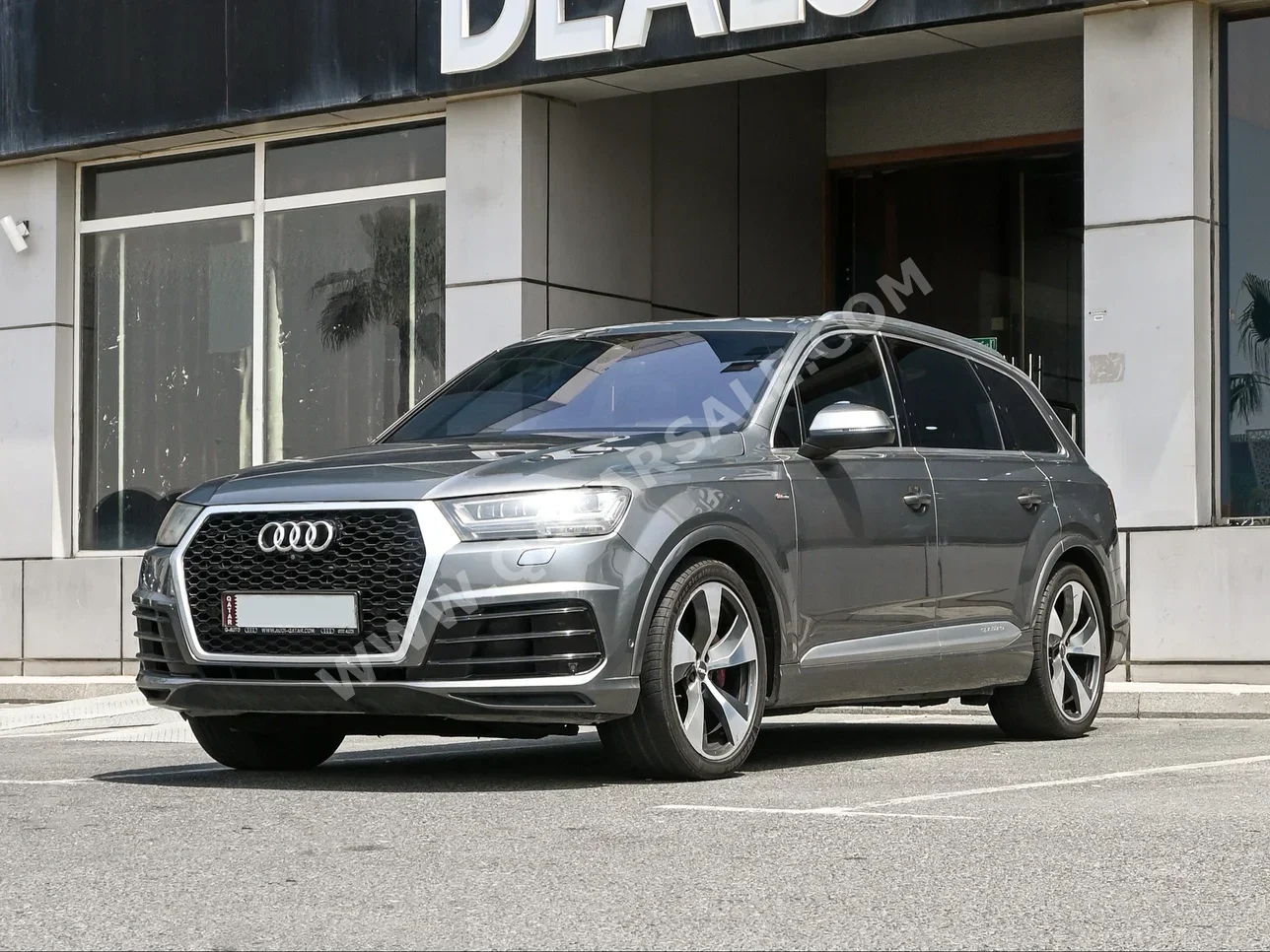 Audi  Q7  45 TFSI Quattro  2016  Automatic  238,000 Km  6 Cylinder  All Wheel Drive (AWD)  SUV  Gray