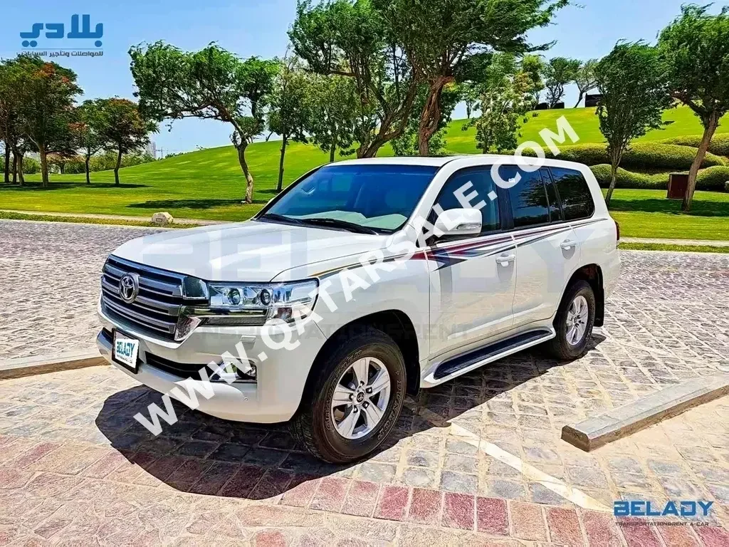 Toyota  Land Cruiser  SUV 4x4  White Smoke  2020