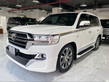 Toyota  Land Cruiser  VXR  2020  Automatic  331,000 Km  8 Cylinder  Four Wheel Drive (4WD)  SUV  White