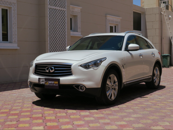 Infiniti  QX  70  2016  Automatic  158,000 Km  6 Cylinder  Four Wheel Drive (4WD)  SUV  White