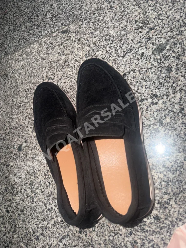 Shoes Black Size 38  Qatar  Women