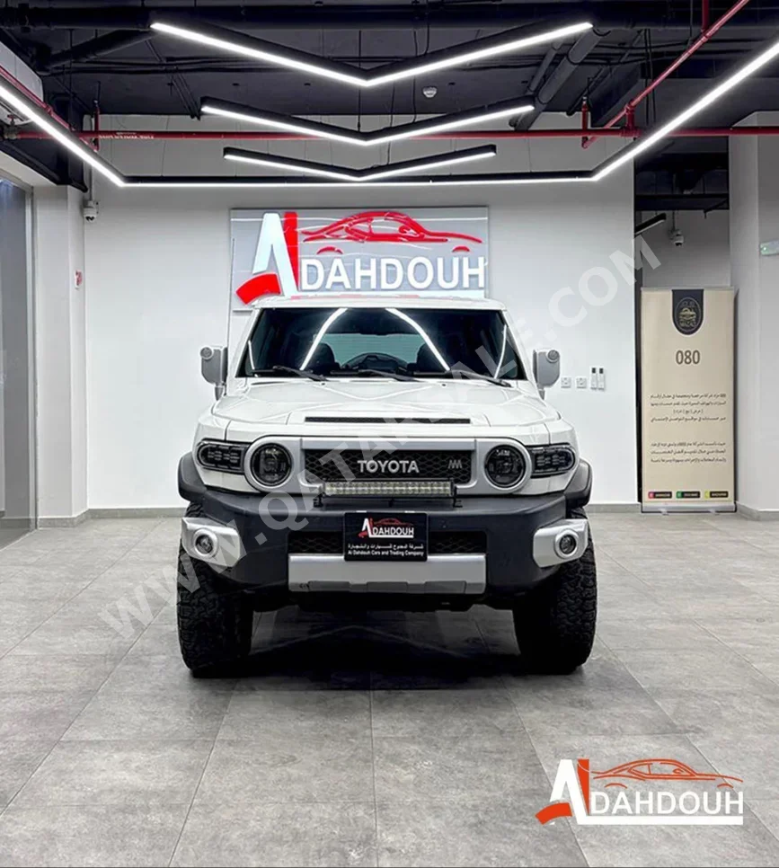 Toyota  FJ Cruiser  2012  Automatic  359,000 Km  6 Cylinder  Four Wheel Drive (4WD)  SUV  White