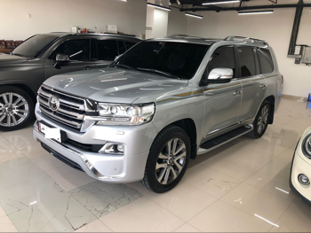 Toyota  Land Cruiser  VXS  2016  Automatic  310,700 Km  8 Cylinder  Four Wheel Drive (4WD)  SUV  Silver