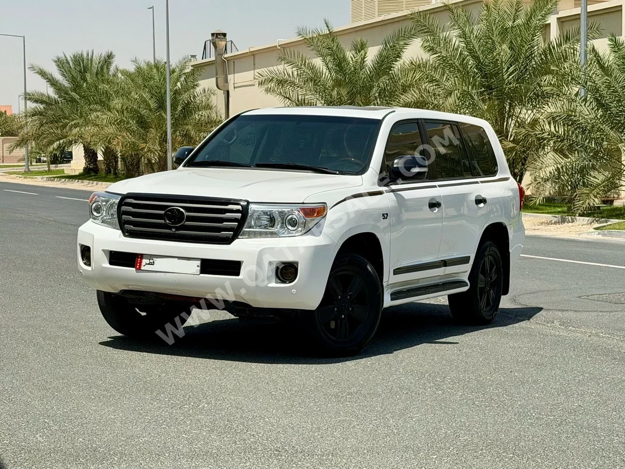 Toyota  Land Cruiser  VXR  2015  Automatic  254,000 Km  8 Cylinder  Four Wheel Drive (4WD)  SUV  White