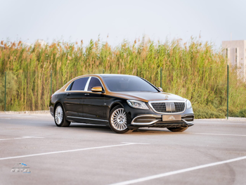 Mercedes-Benz  Maybach  S500  2016  Automatic  165,800 Km  8 Cylinder  Rear Wheel Drive (RWD)  Sedan  Black and Gold