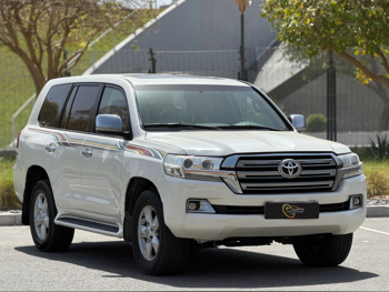 Toyota  Land Cruiser  GXR  2011  Automatic  255,000 Km  8 Cylinder  Four Wheel Drive (4WD)  SUV  White