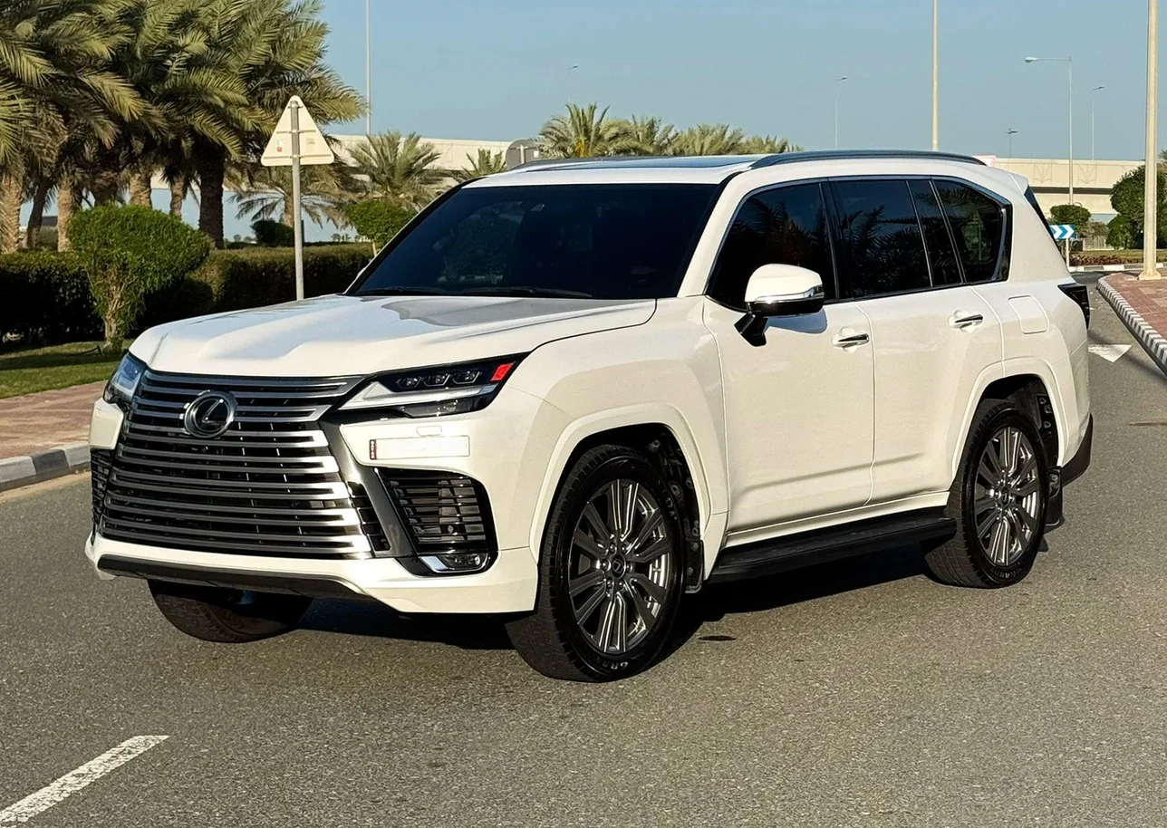 Lexus  LX  600 VIP  2022  Automatic  33,000 Km  6 Cylinder  Four Wheel Drive (4WD)  SUV  White  With Warranty