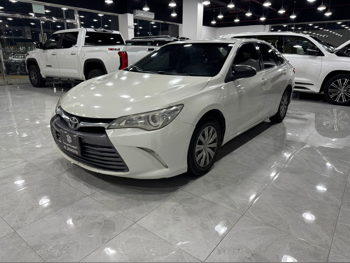 Toyota  Camry  GL  2016  Automatic  300,000 Km  4 Cylinder  Front Wheel Drive (FWD)  Sedan  White