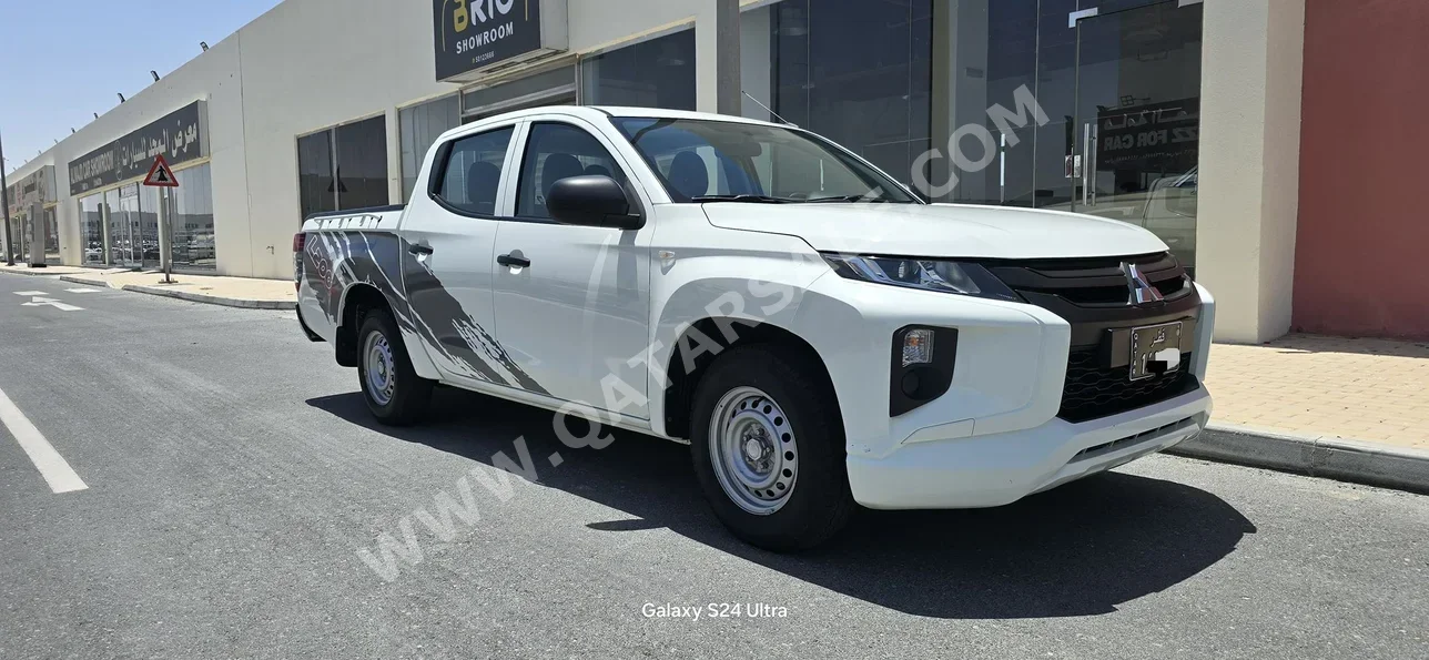 ميتسوبيشي  ال 200  2023  عادي  68,000 كم  4 سلندر  دفع خلفي  بيكب  أبيض