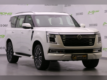 نيسان باترول بلاتينيوم تيربو 2025 اوتوماتيك 37,000 كم 6 سلندر دفع رباعي اس يو في أبيض تحت الضمان