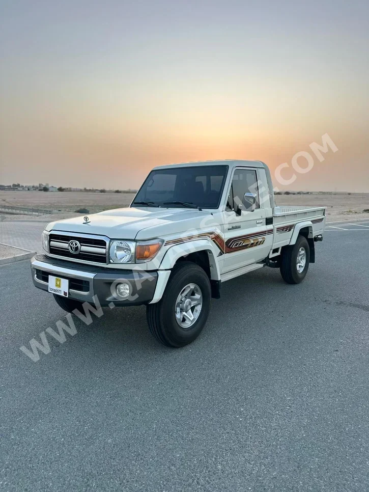 Toyota Land Cruiser LX 2017 Manual 67,000 Km 6 Cylinder Four Wheel Drive (4WD) Pick Up White