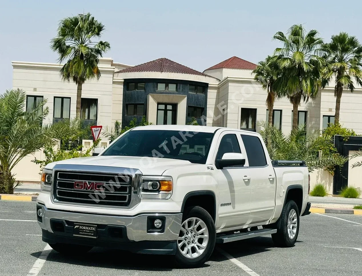 GMC  Sierra  1500  2015  Automatic  176,000 Km  8 Cylinder  Four Wheel Drive (4WD)  Pick Up  White