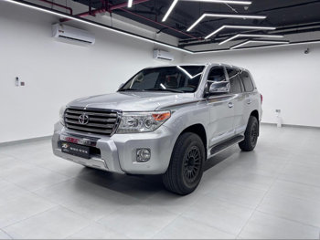Toyota Land Cruiser GXR 2015 Automatic 218,000 Km 8 Cylinder Four Wheel Drive (4WD) SUV Silver