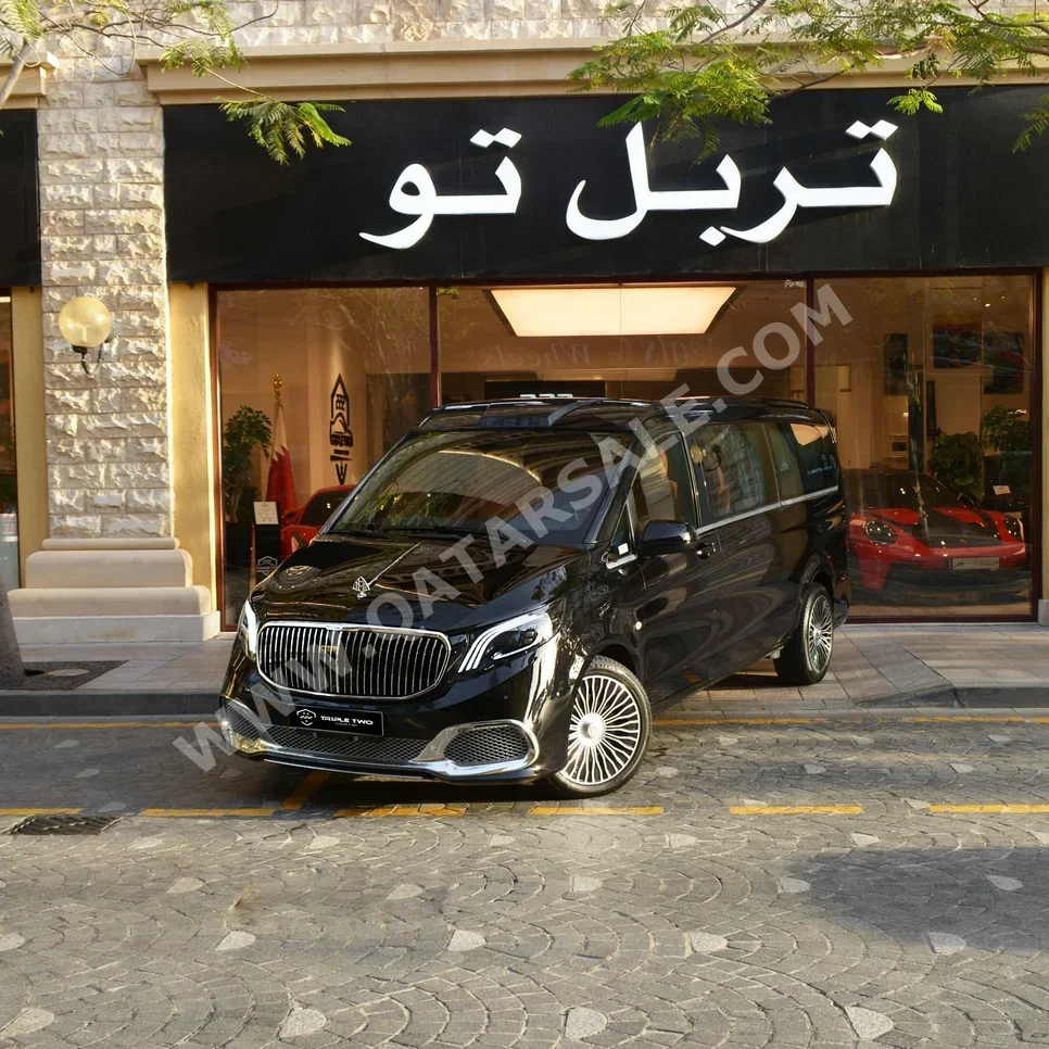 مرسيدس - بنز  مايباخ  في-كلاس  2025  اوتوماتيك  0 كم  4 سلندر  دفع كلي مستمر  فان \ باص  أسود
