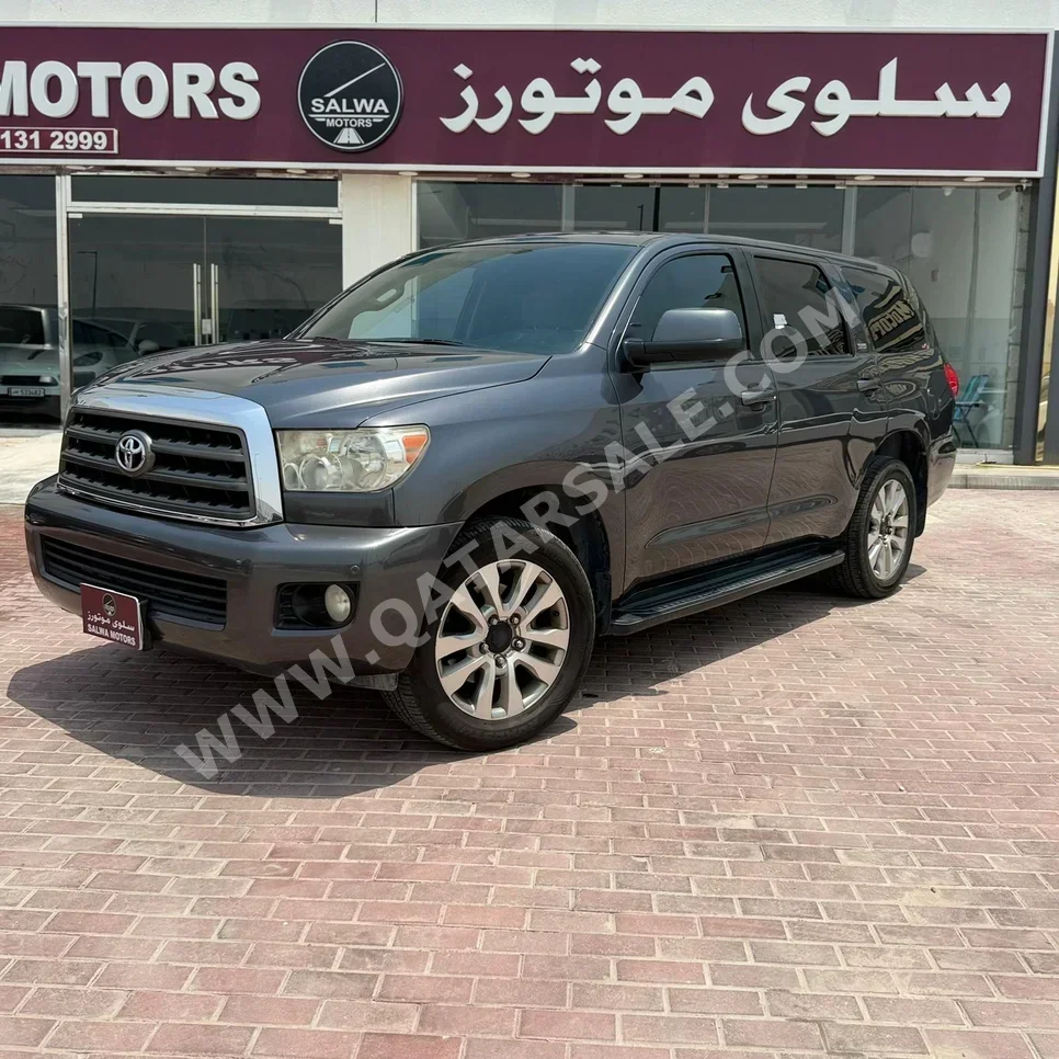 Toyota  Sequoia  SR5  2016  Automatic  260,000 Km  8 Cylinder  Four Wheel Drive (4WD)  SUV  Gray