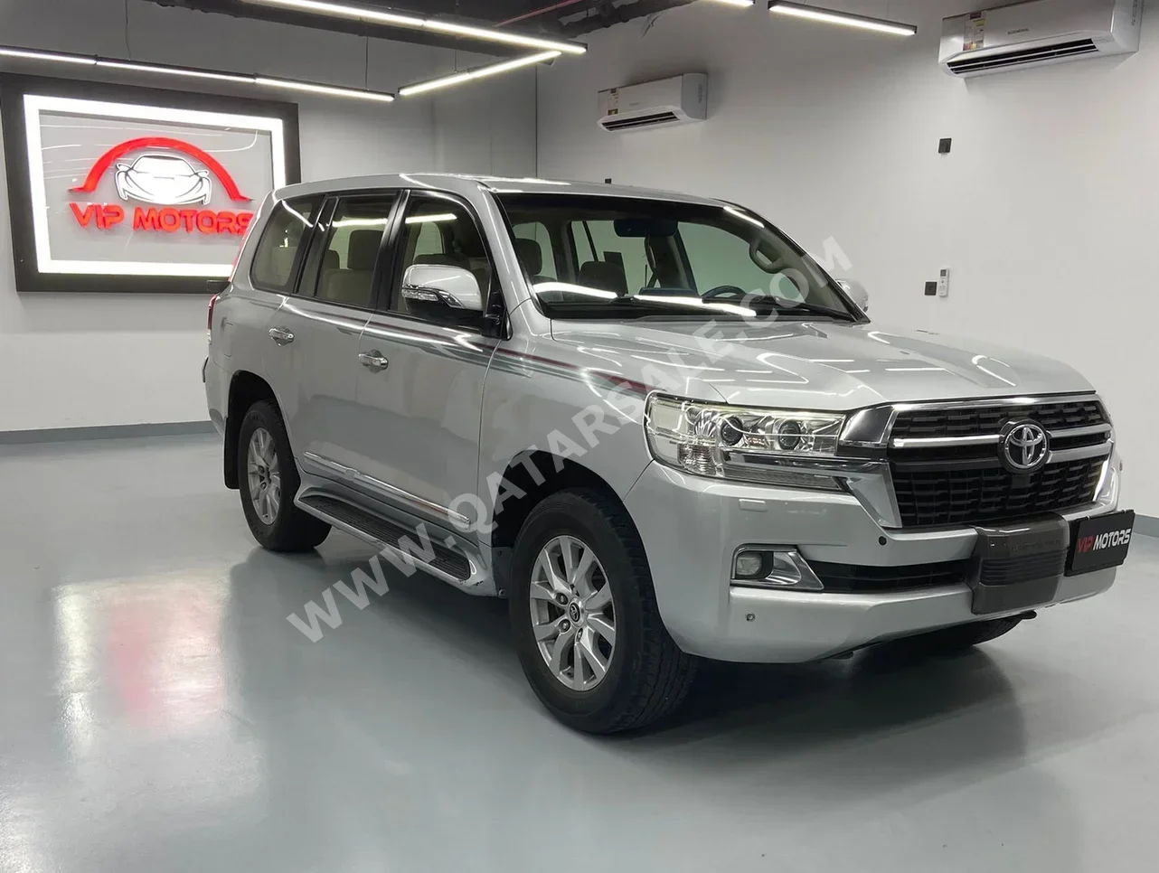 Toyota  Land Cruiser  GXR  2018  Automatic  249,000 Km  8 Cylinder  Four Wheel Drive (4WD)  SUV  Silver