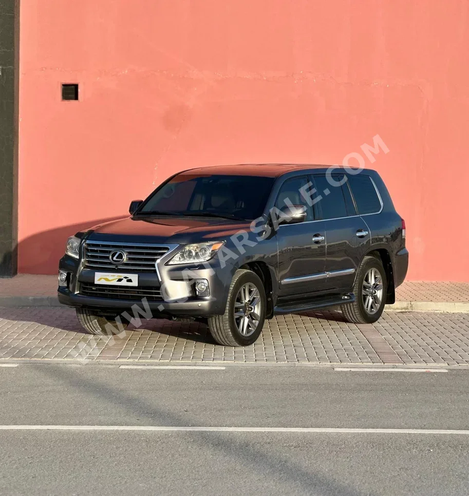 Lexus  LX  570  2013  Automatic  357,000 Km  8 Cylinder  Four Wheel Drive (4WD)  SUV  Gray