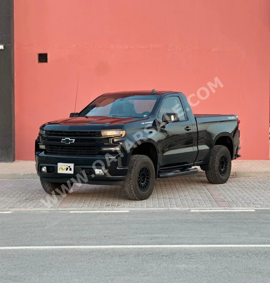 Chevrolet  Silverado  RST  2020  Automatic  207,000 Km  8 Cylinder  Four Wheel Drive (4WD)  Pick Up  Black