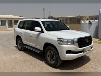 Toyota  Land Cruiser  G  2017  Automatic  326,079 Km  6 Cylinder  Four Wheel Drive (4WD)  SUV  White