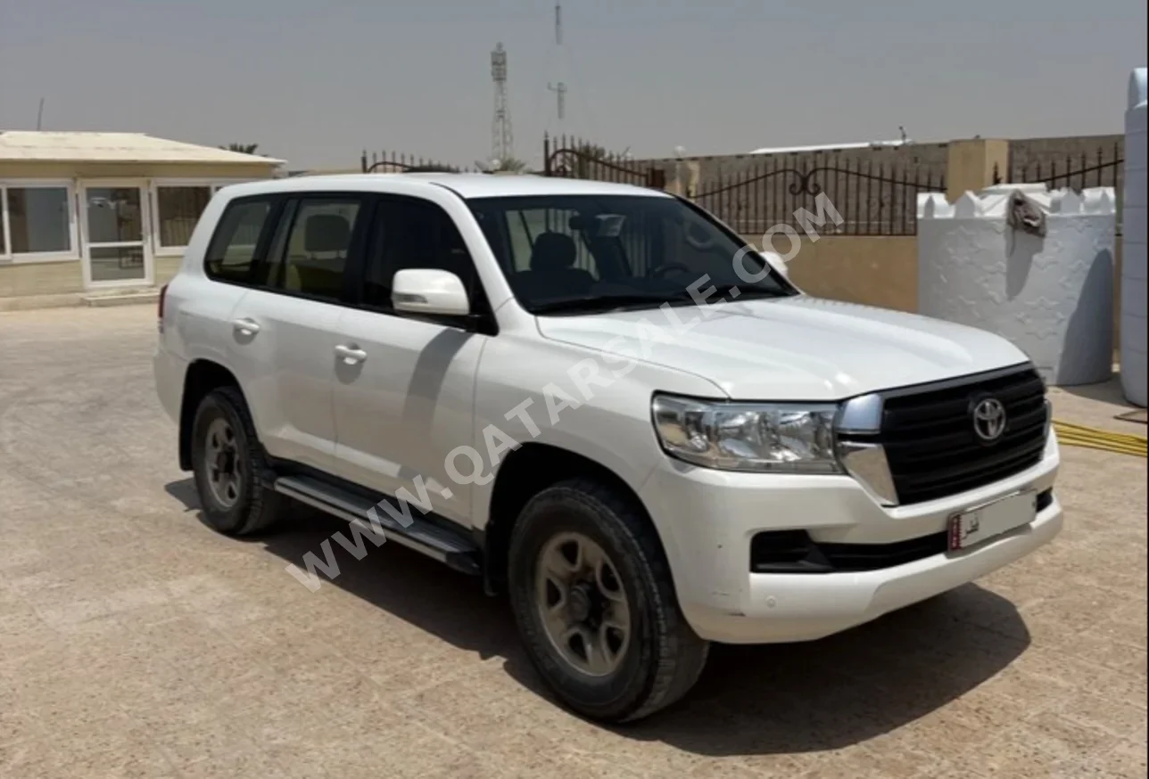 Toyota  Land Cruiser  G  2017  Automatic  326,079 Km  6 Cylinder  Four Wheel Drive (4WD)  SUV  White